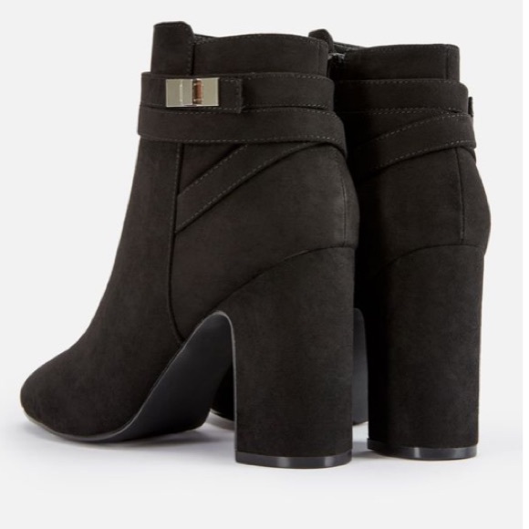 BRAND NEW NEVER WORN BLACK HEELED BOOTS - Picture 3 of 5